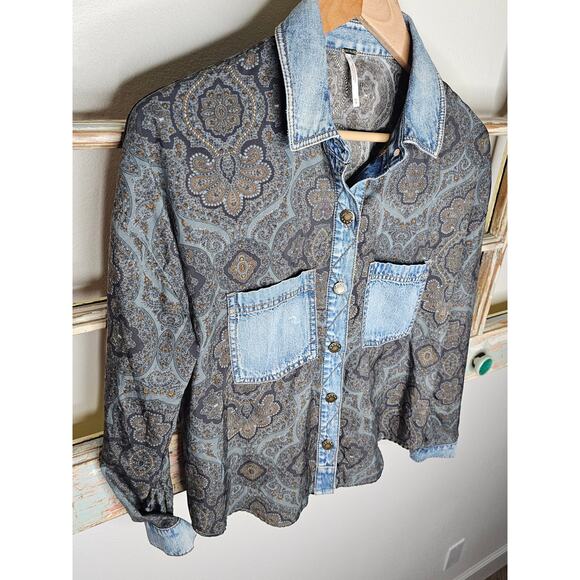 Free People 100% Denim Long Sleeve Button Up Boho Cowgirl Top Size XS - Picture 2 of 7